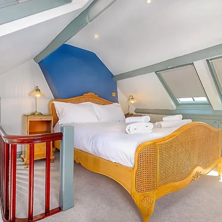 Finest Retreats - Harold * Whitby